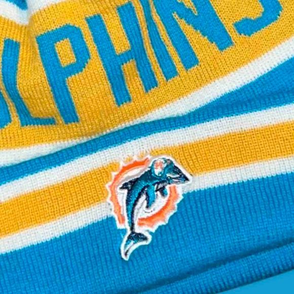 ❄️🏈 NFL Miami Dolphins Winter Hat Pom Pom Cuffed Knit Hat One Size - Picture 2 of 3